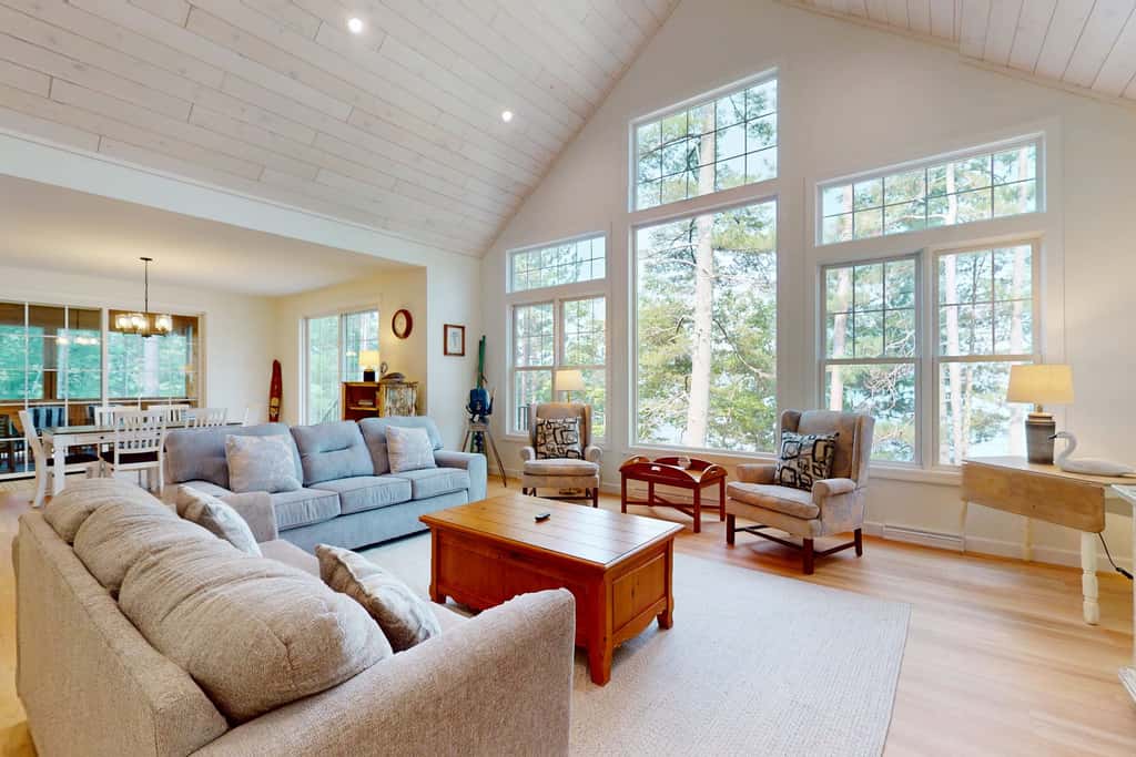 Lakefront Luxury, Dock, Game Room & Screened Porch