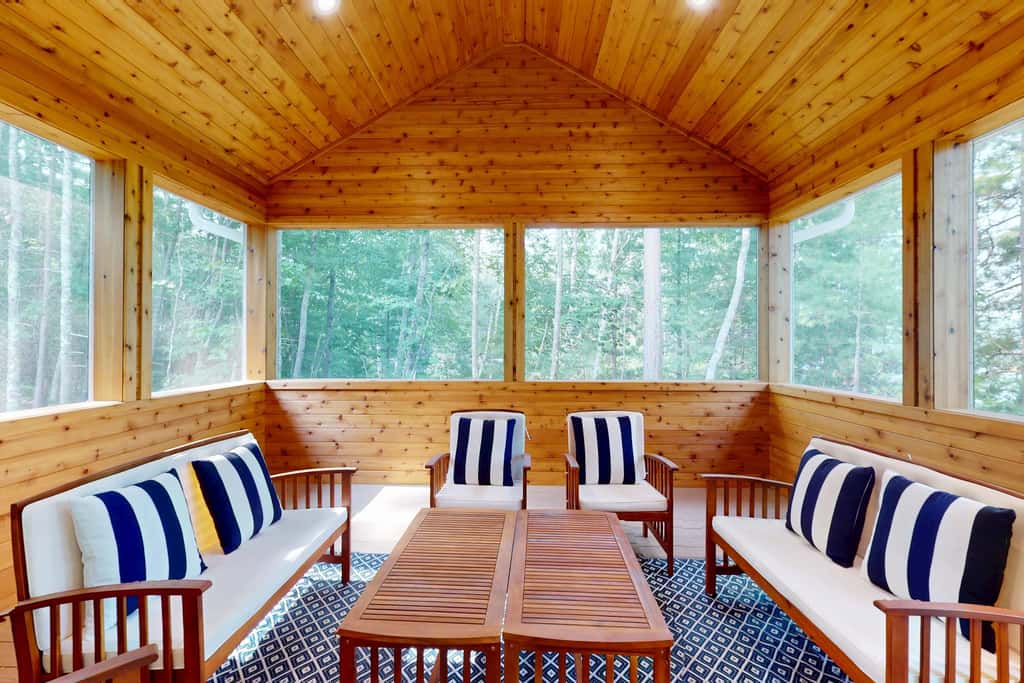 Lakefront Luxury, Dock, Game Room & Screened Porch