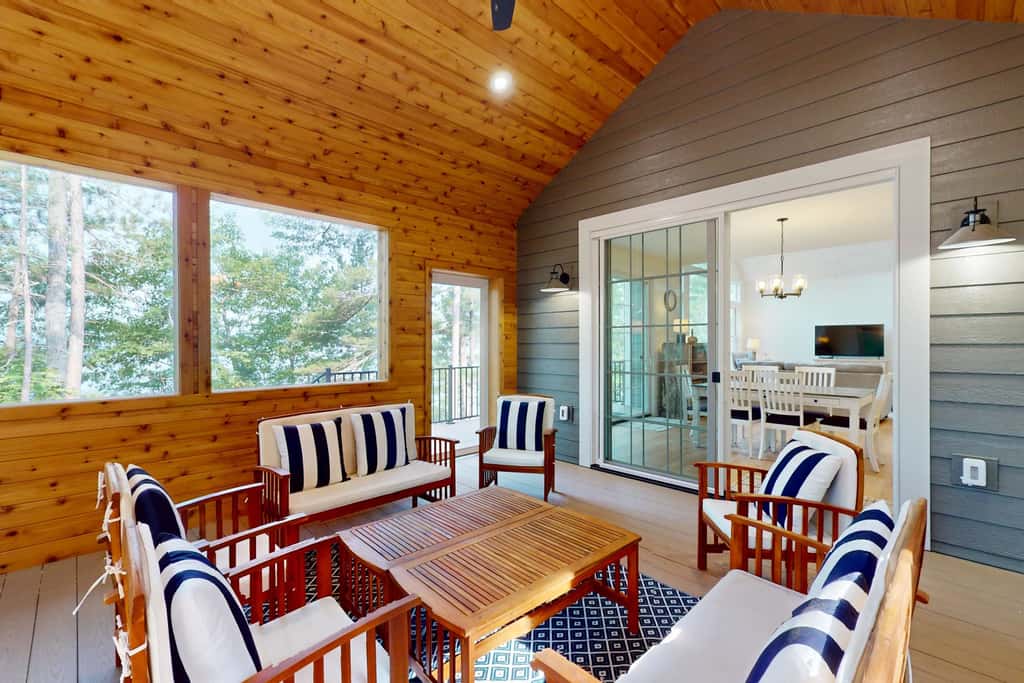 Lakefront Luxury, Dock, Game Room & Screened Porch