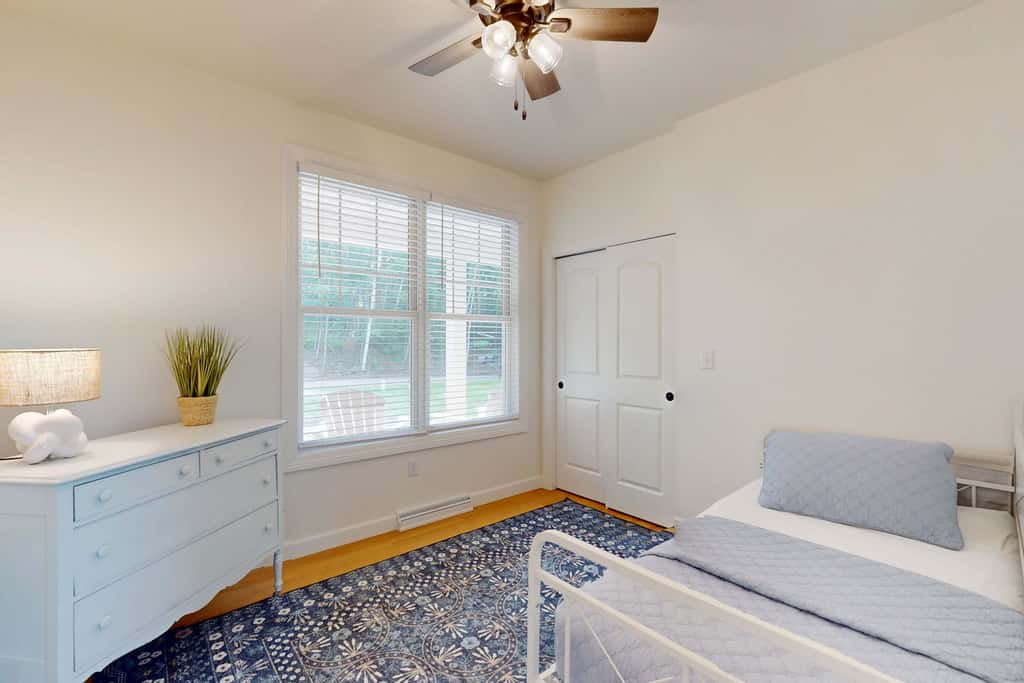Lakefront Luxury, Dock, Game Room & Screened Porch