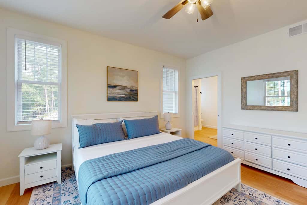 Lakefront Luxury, Dock, Game Room & Screened Porch