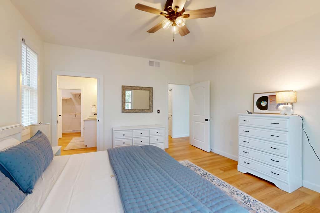 Lakefront Luxury, Dock, Game Room & Screened Porch