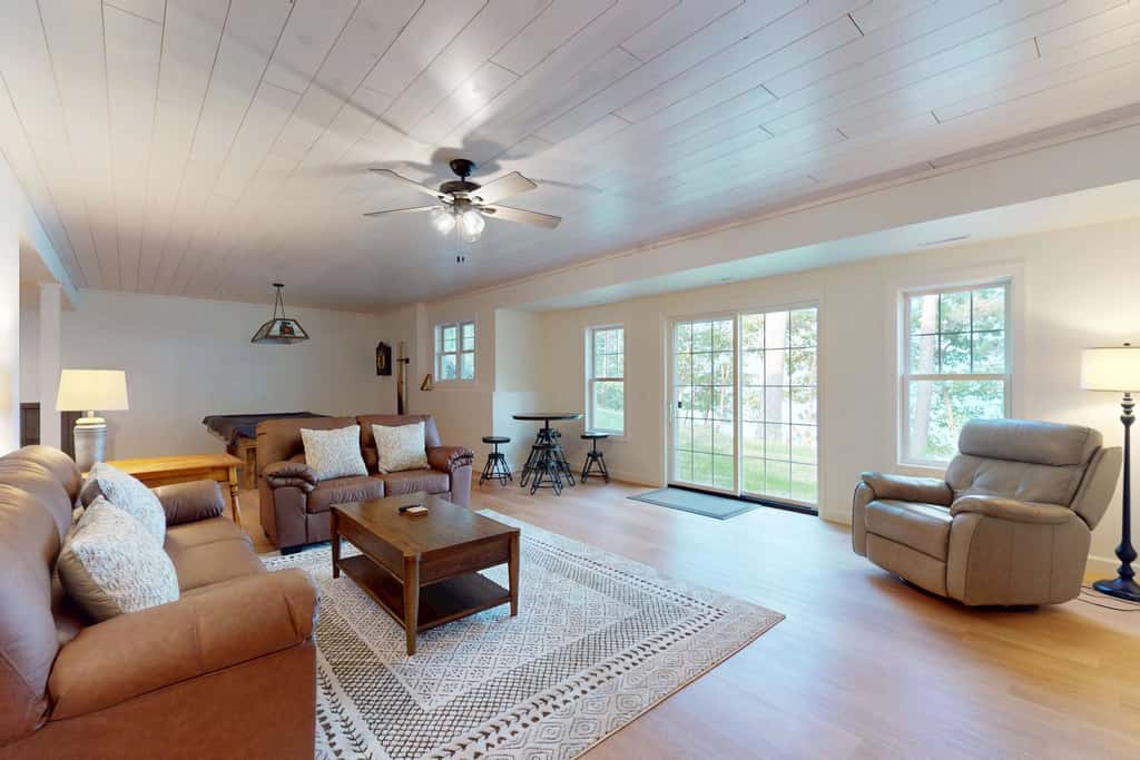Lakefront Luxury, Dock, Game Room & Screened Porch