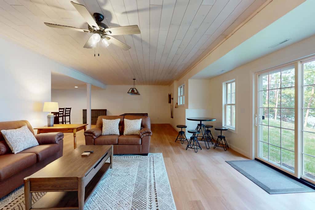 Lakefront Luxury, Dock, Game Room & Screened Porch