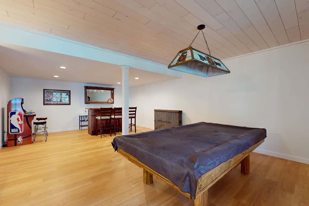 Lakefront Luxury, Dock, Game Room & Screened Porch