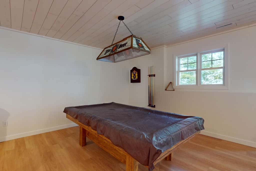 Lakefront Luxury, Dock, Game Room & Screened Porch