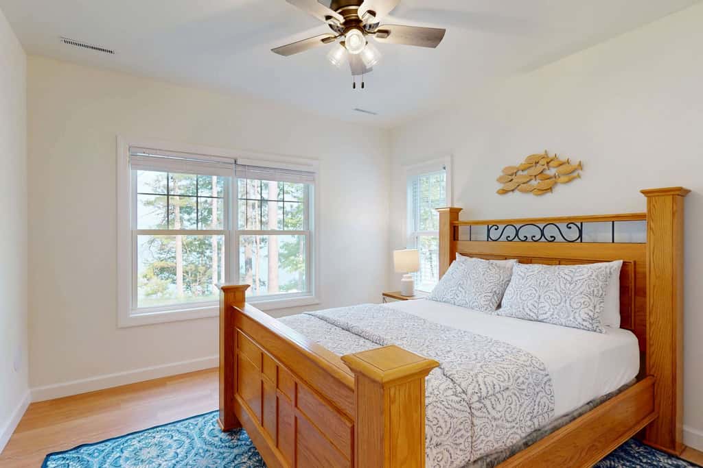 Lakefront Luxury, Dock, Game Room & Screened Porch