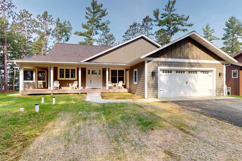 Lakefront Luxury, Dock, Game Room & Screened Porch