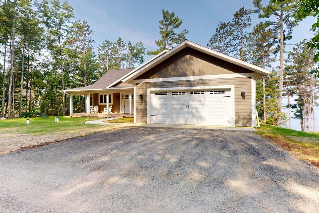 Lakefront Luxury, Dock, Game Room & Screened Porch