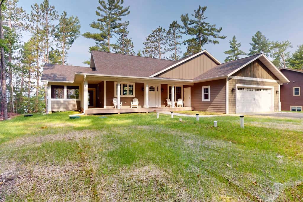 Lakefront Luxury, Dock, Game Room & Screened Porch