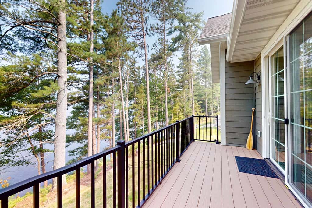 Lakefront Luxury, Dock, Game Room & Screened Porch