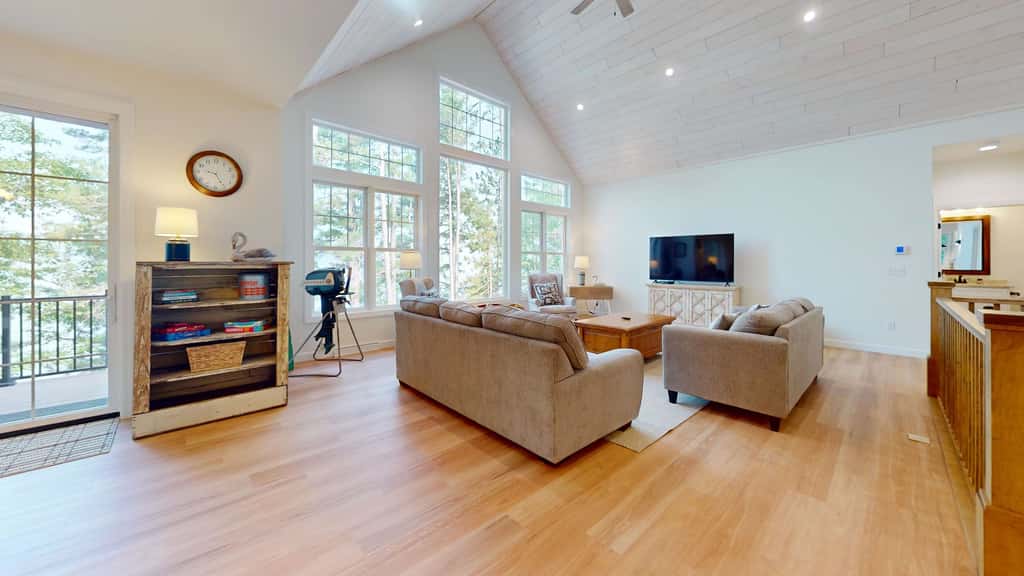 Lakefront Luxury, Dock, Game Room & Screened Porch