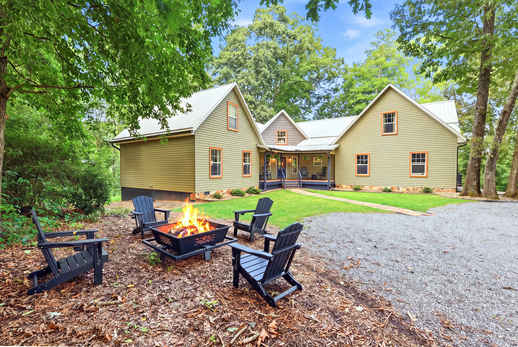 Great for gatherings, hot tub, sauna, gas grill, firepit, gameroom, outdoor seating