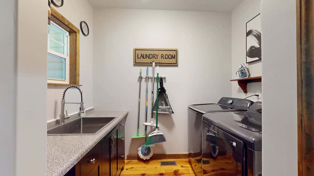 Great for gatherings, hot tub, sauna, gas grill, firepit, gameroom, outdoor seating