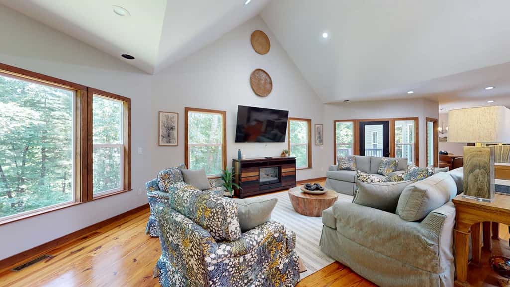 Great for gatherings, hot tub, sauna, gas grill, firepit, gameroom, outdoor seating