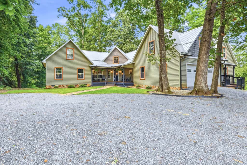 Great for gatherings, hot tub, sauna, gas grill, firepit, gameroom, outdoor seating