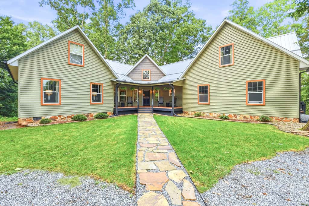 Great for gatherings, hot tub, sauna, gas grill, firepit, gameroom, outdoor seating