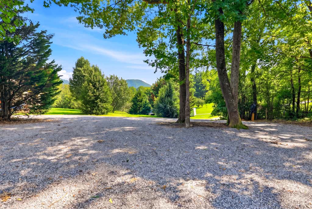 Great for gatherings, hot tub, sauna, gas grill, firepit, gameroom, outdoor seating