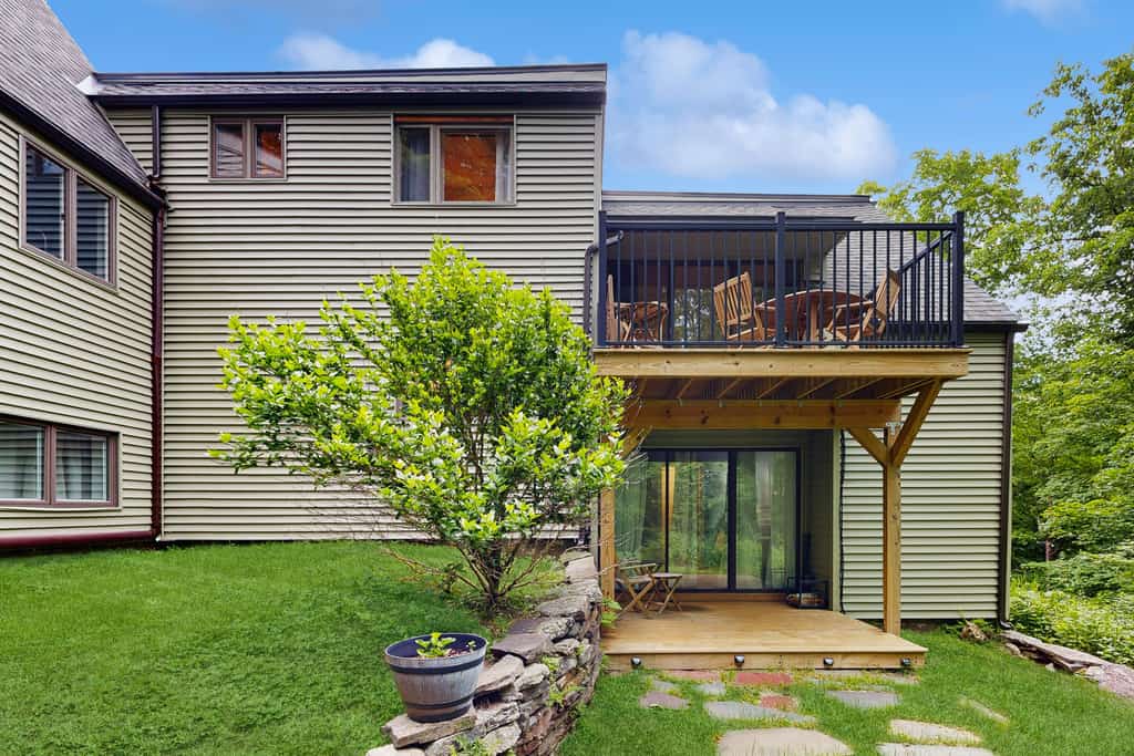 Quechee Club Condo:  Newly updated, golf, tennis, pools, gym, hiking & more