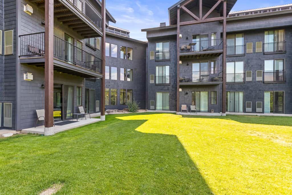 Cozy Mountain Retreat - 1BR Condo with 2 Full Baths Near Jordanelle & Park City