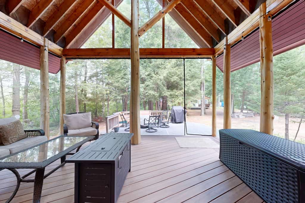 Handcrafted Home in Ossipee, explore the Lakes & Mountains