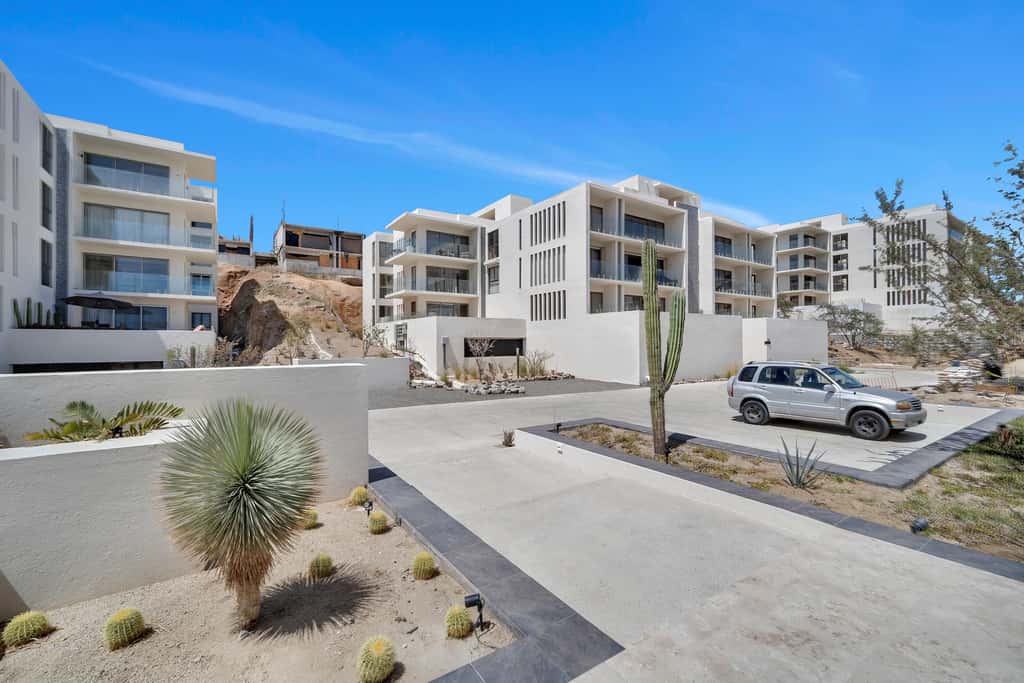 Brand New Pet-Friendly Condo - Private Pool