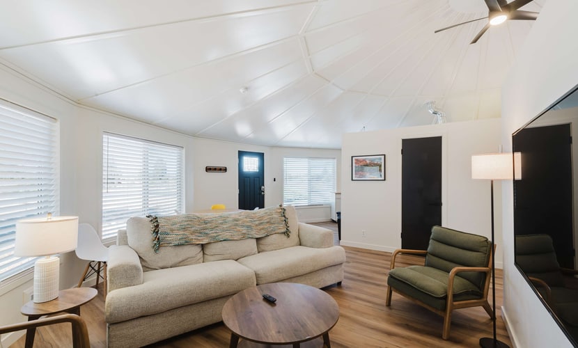 Escape to your private, pet-friendly yurt retreat with mountain views, just minutes from Bend and Sisters.