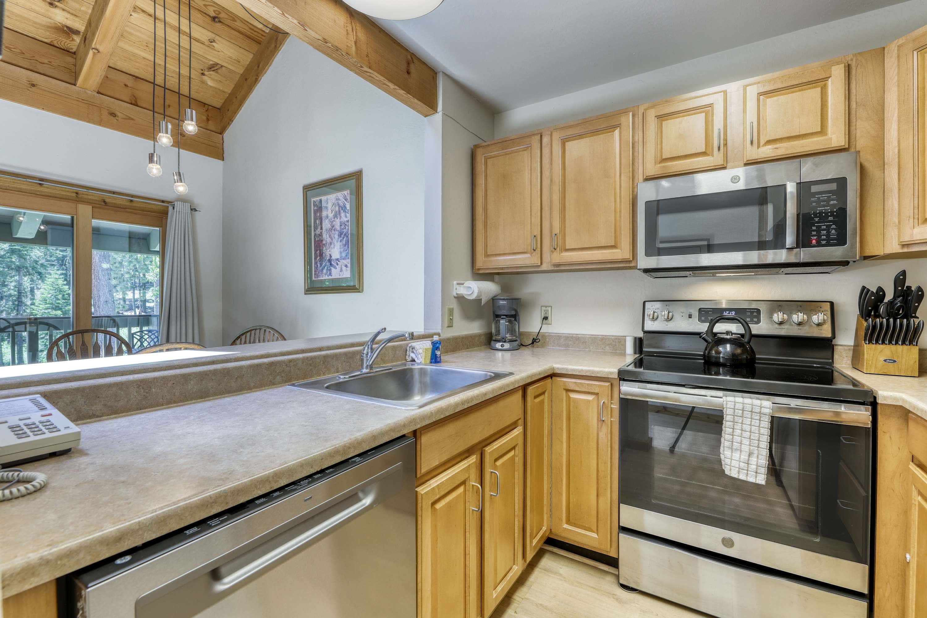Condo at Granlibakken Tahoe Resort - Ski-In - Ski-Out with Pool, Spa & Minutes from Lake Tahoe