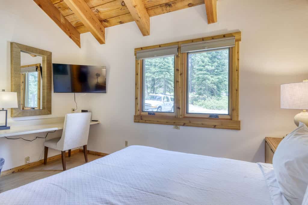 Cozy Studio at Granlibakken Tahoe Resort - Ski-In - Ski-Out with Pool, Spa & Minutes from Lake Tahoe