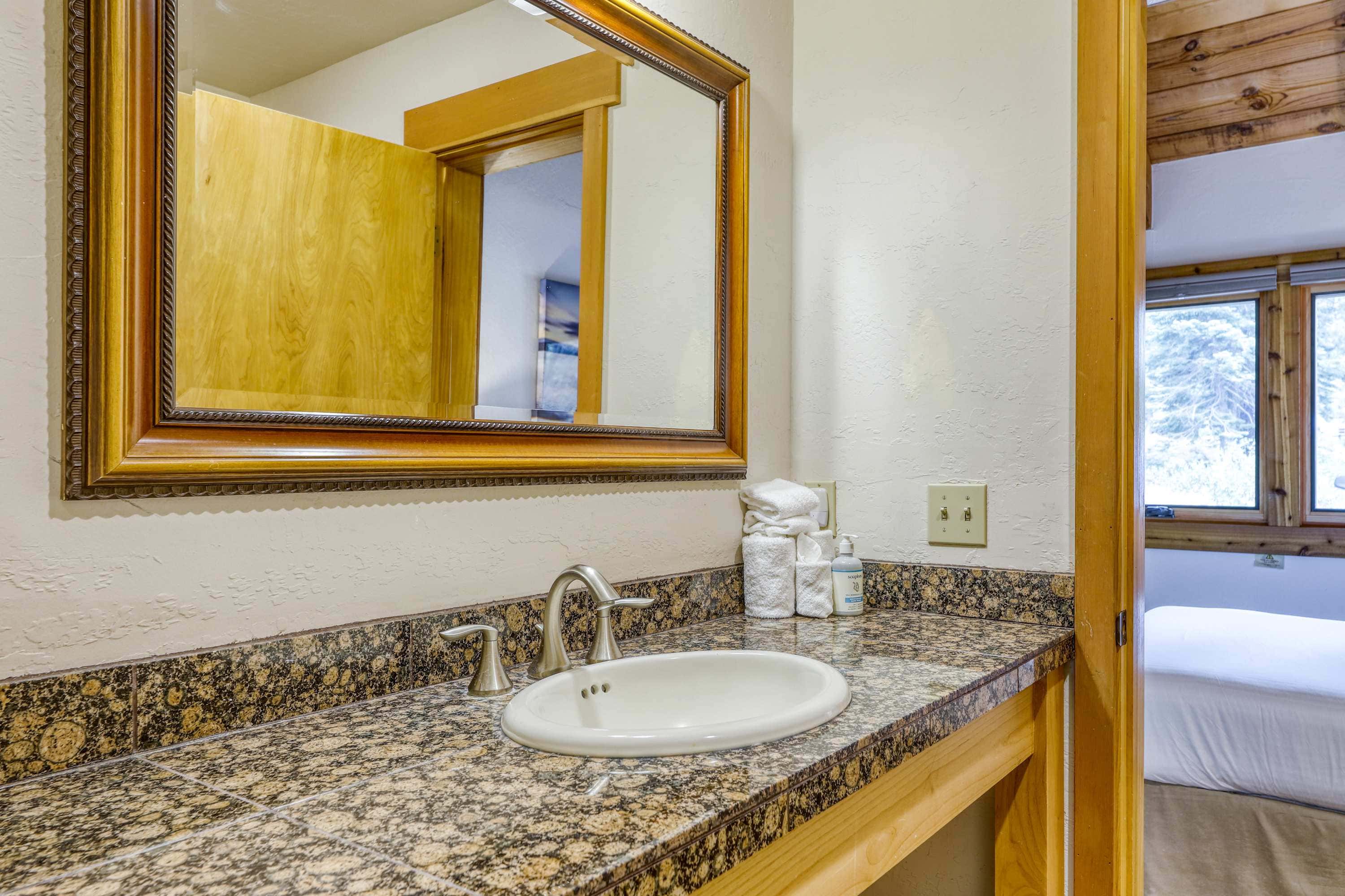 Cozy Studio at Granlibakken Tahoe Resort - Ski-In - Ski-Out with Pool, Spa & Minutes from Lake Tahoe