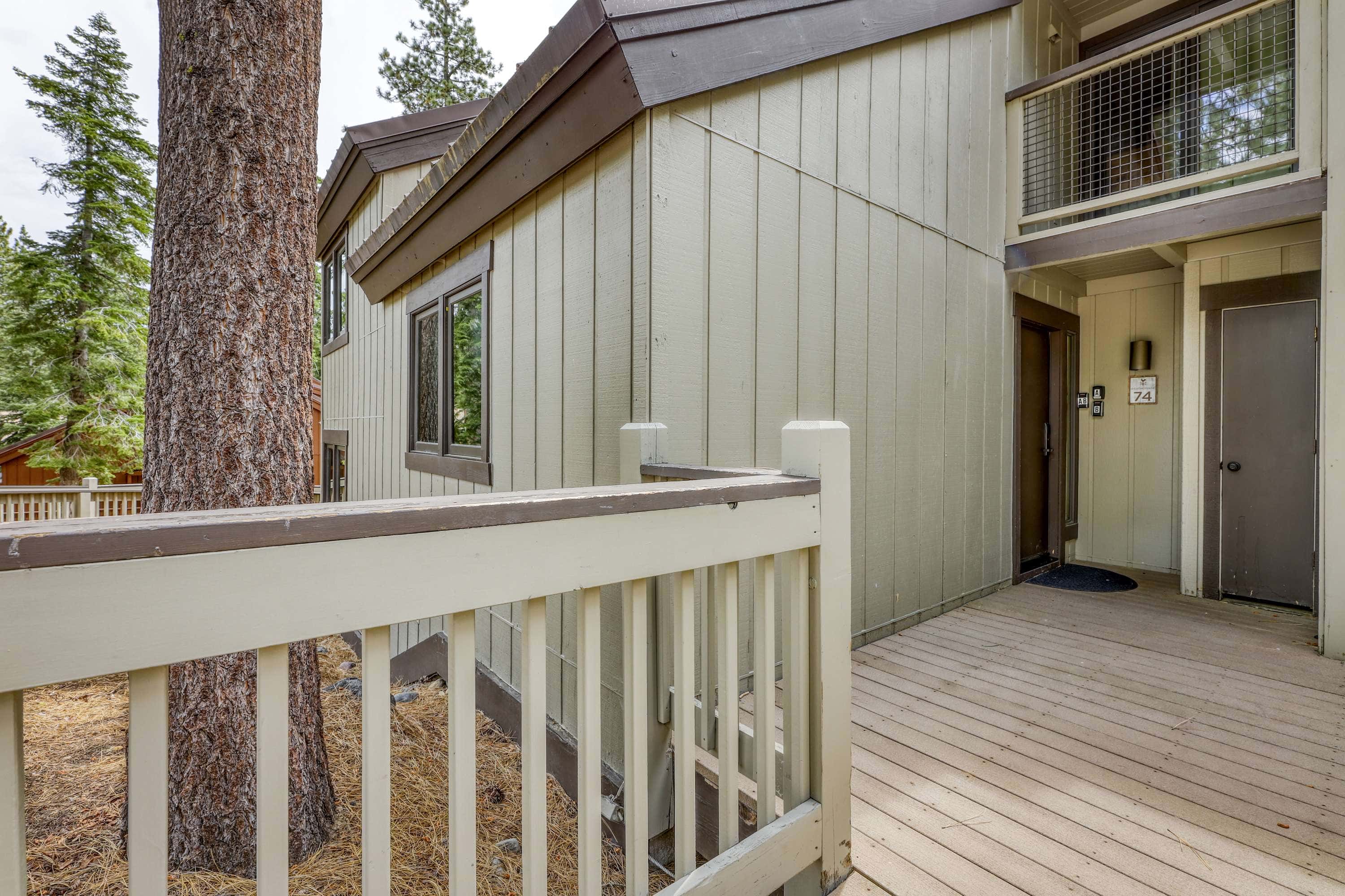 Cozy Studio at Granlibakken Tahoe Resort - Ski-In - Ski-Out with Pool, Spa & Minutes from Lake Tahoe