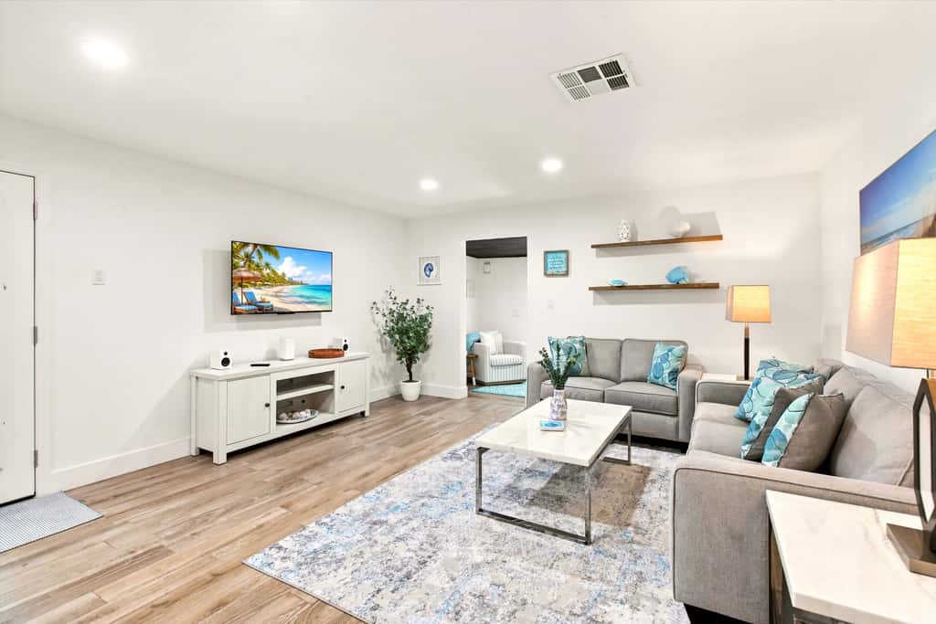 Spacious Waterfront Home - Private Canal Access and Large Yard in Naples