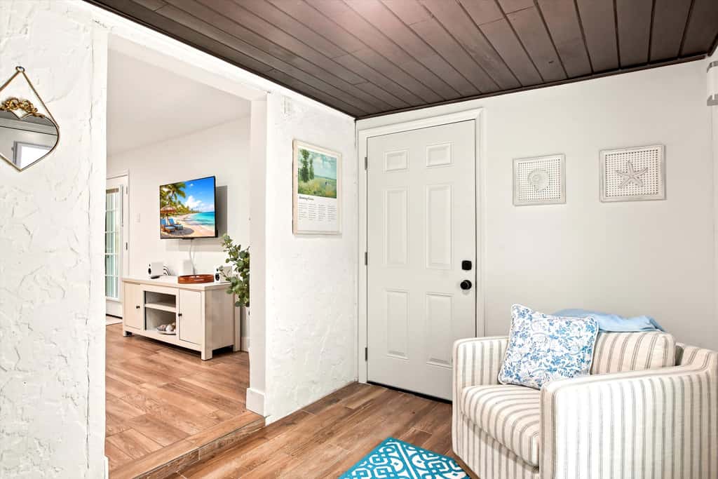 Spacious Waterfront Home - Private Canal Access and Large Yard in Naples