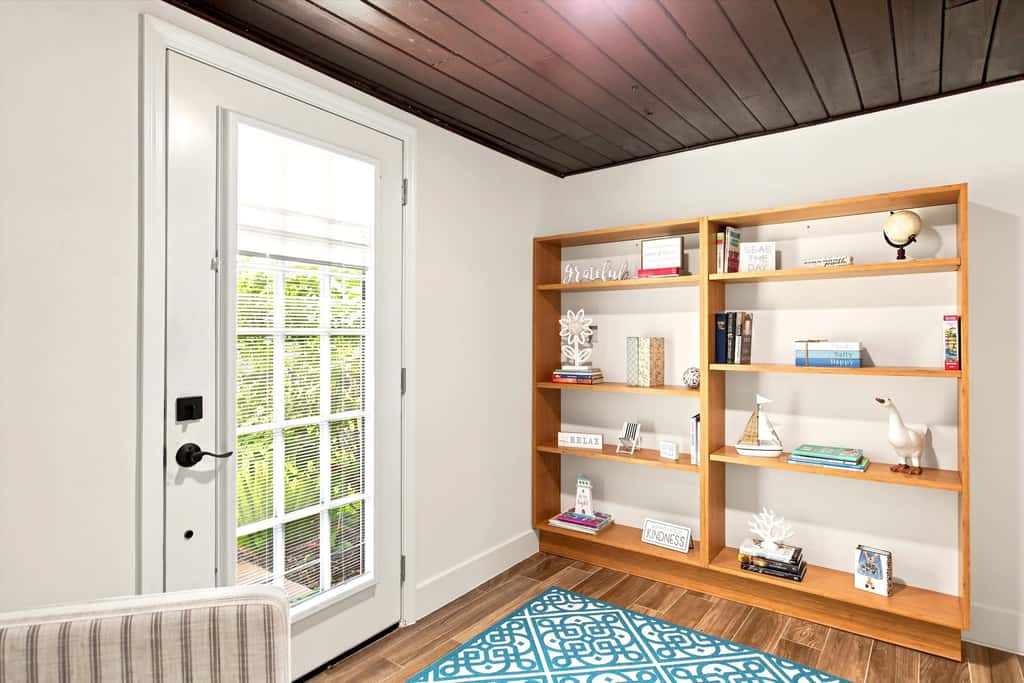 Spacious Waterfront Home - Private Canal Access and Large Yard in Naples