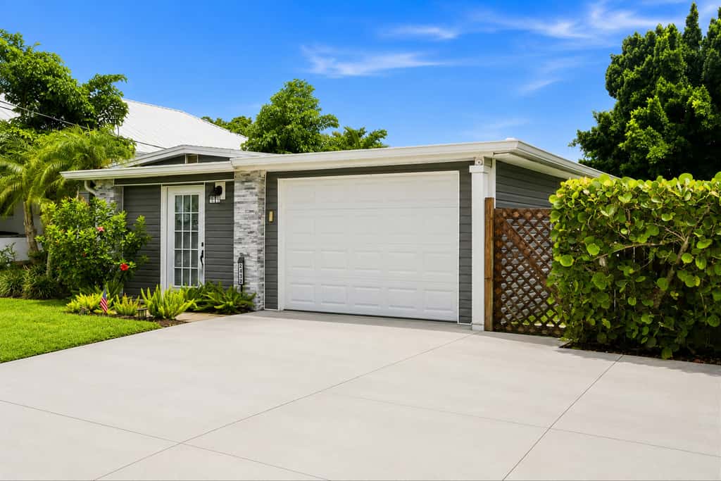 Spacious Waterfront Home - Private Canal Access and Large Yard in Naples