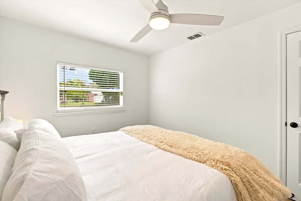 Spacious Waterfront Home - Private Canal Access and Large Yard in Naples