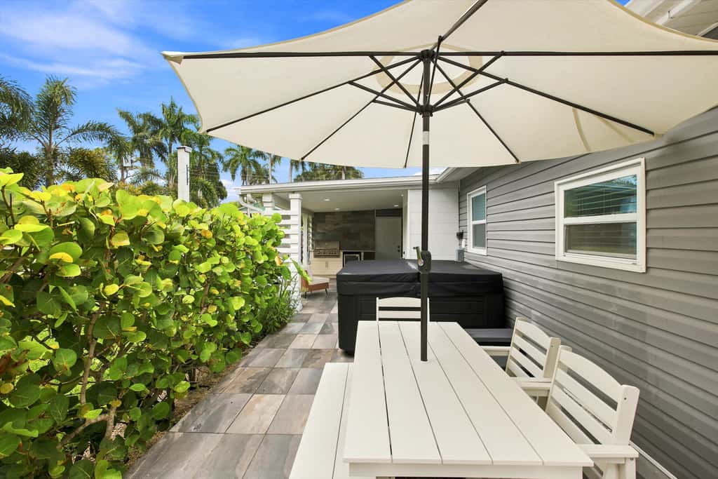 Spacious Waterfront Home - Private Canal Access and Large Yard in Naples