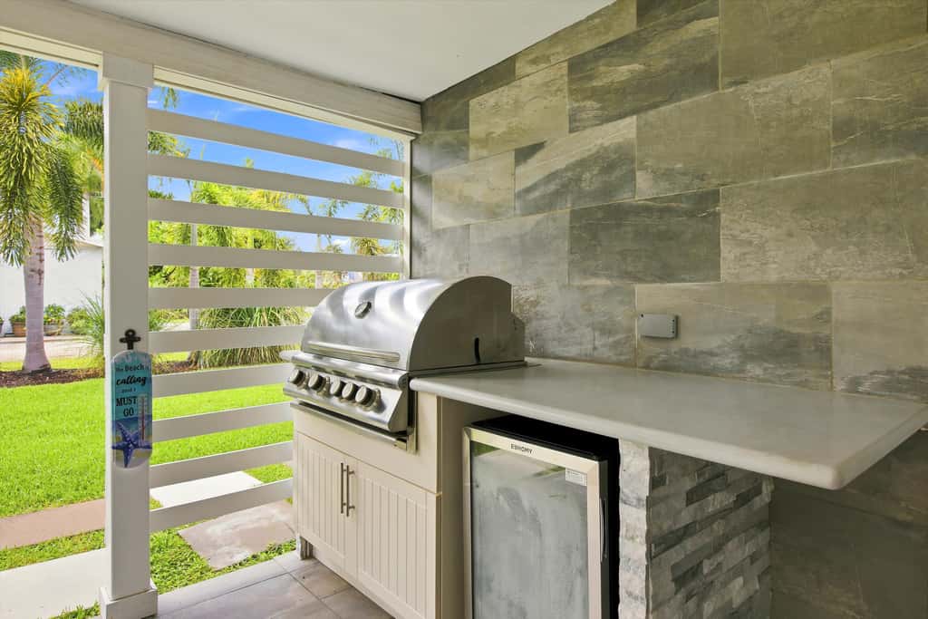 Spacious Waterfront Home - Private Canal Access and Large Yard in Naples
