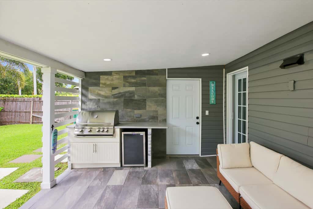Spacious Waterfront Home - Private Canal Access and Large Yard in Naples