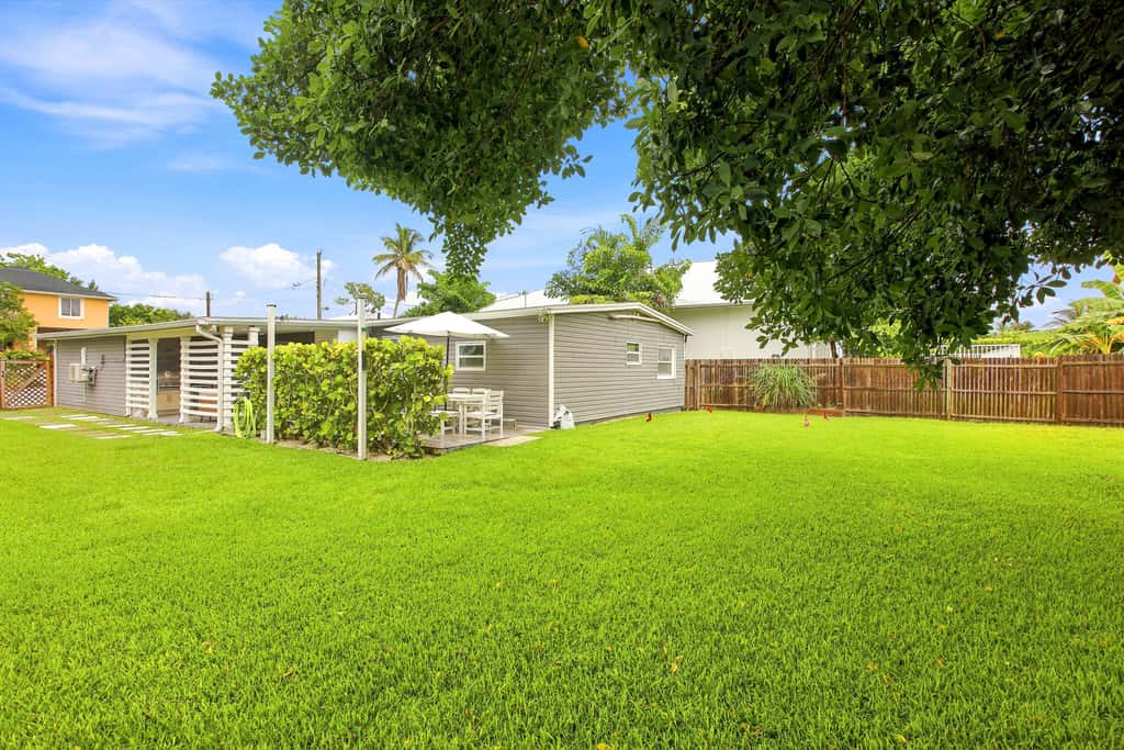 Spacious Waterfront Home - Private Canal Access and Large Yard in Naples