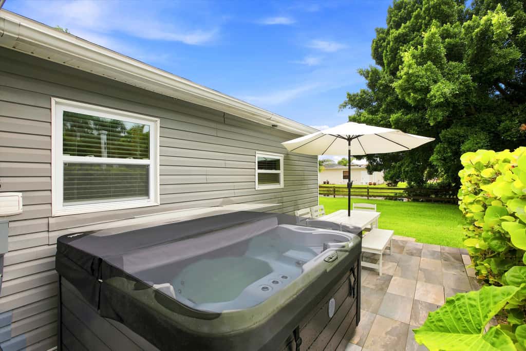 Spacious Waterfront Home - Private Canal Access and Large Yard in Naples