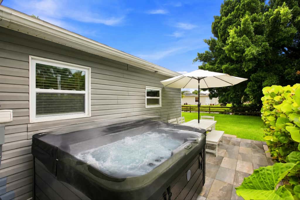 Spacious Waterfront Home - Private Canal Access and Large Yard in Naples