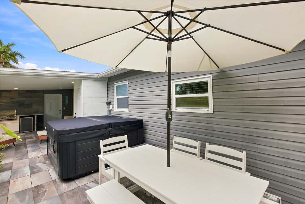 Spacious Waterfront Home - Private Canal Access and Large Yard in Naples