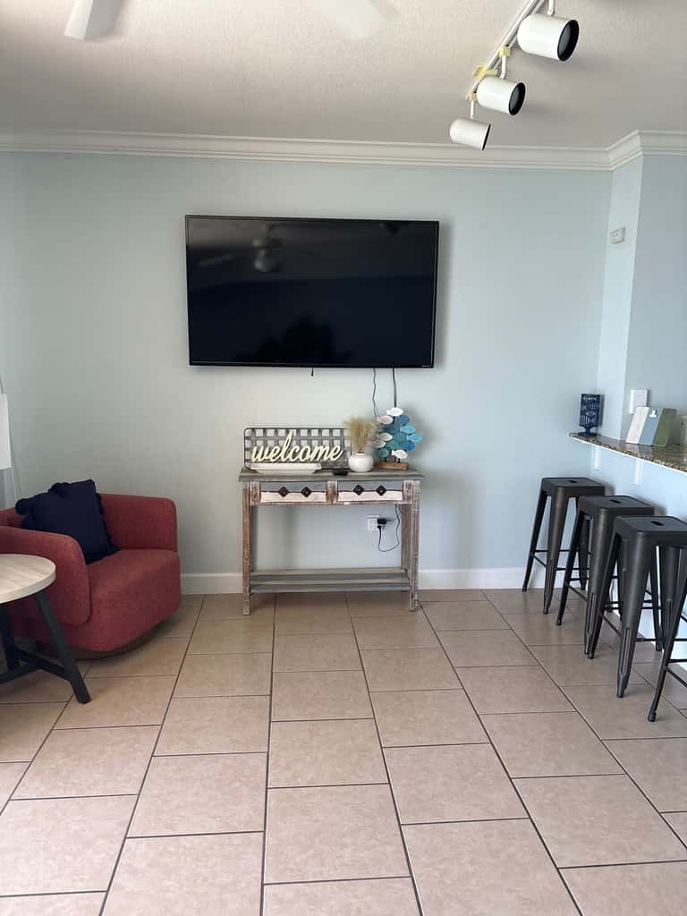 Gulf Front Condo with Pool, Hot Tub & Beach Access