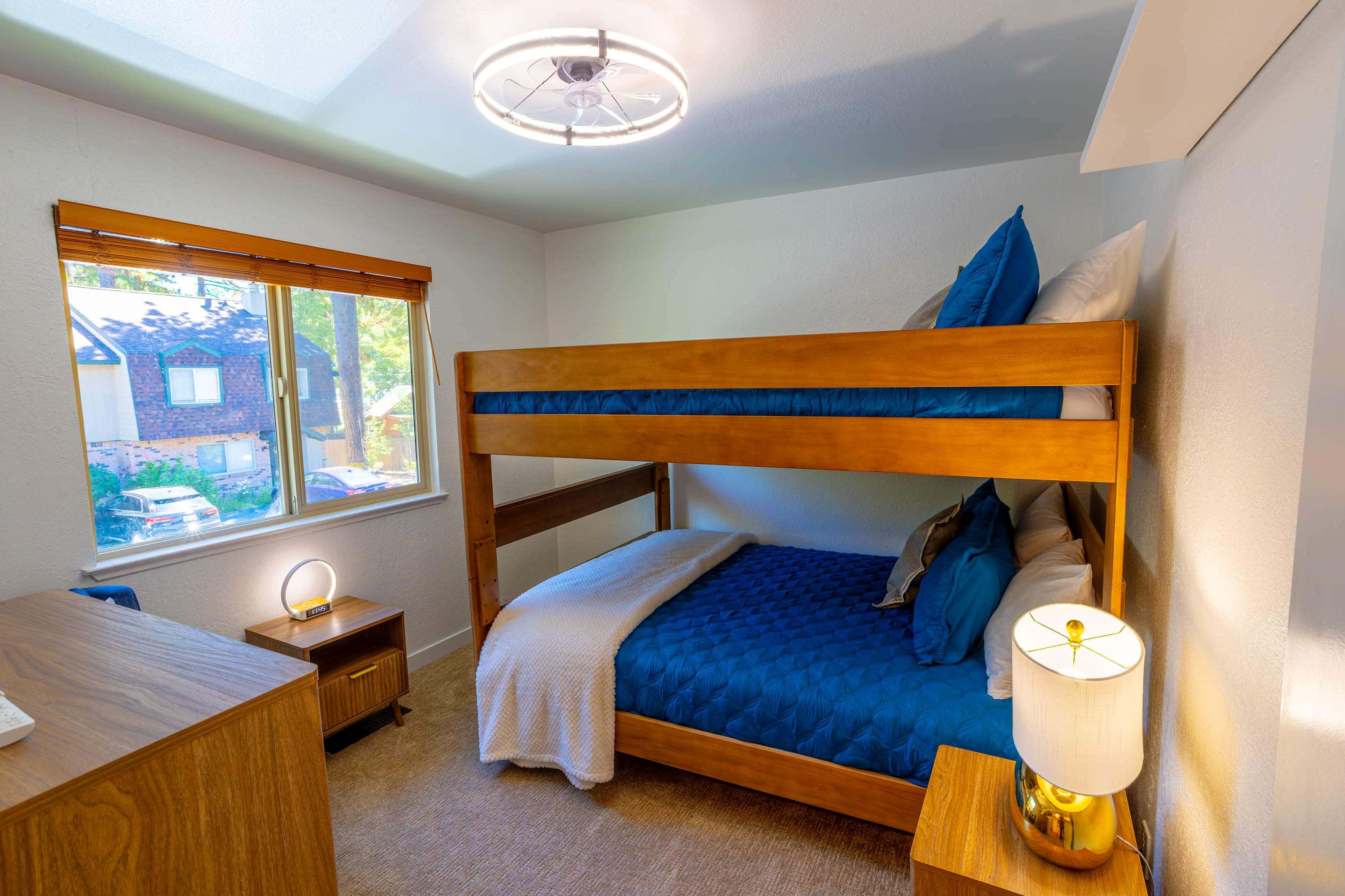 Lake Forest Glen Escape