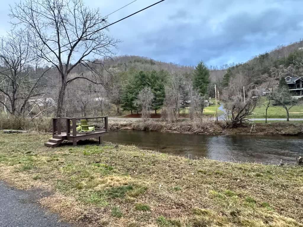 Riverfront Wilderness Cabin 
