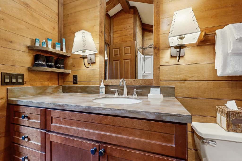 Riverfront Wilderness Cabin 