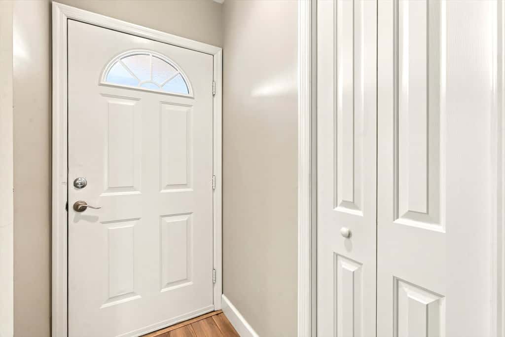Cozy 2 Bedroom Naples Condo with Full Kitchen, shared Pool