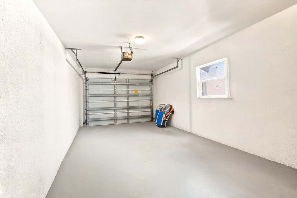 Cozy 2 Bedroom Naples Condo with Full Kitchen, shared Pool