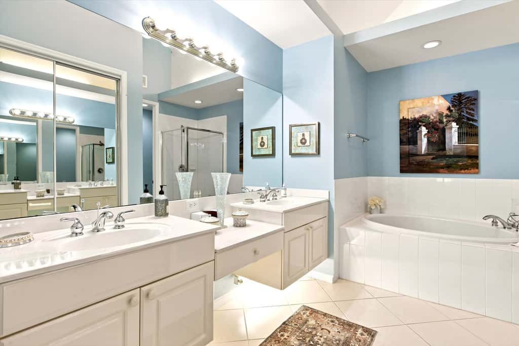 Cozy 2 Bedroom Naples Condo with Full Kitchen, shared Pool